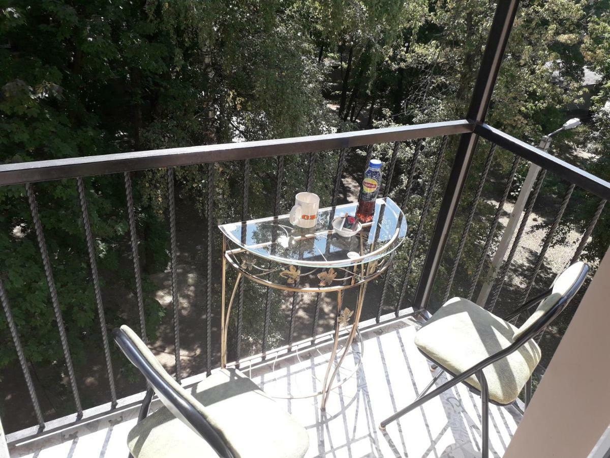 Apartment 30 M2 On Sergei Esenin 11 Харков Екстериор снимка